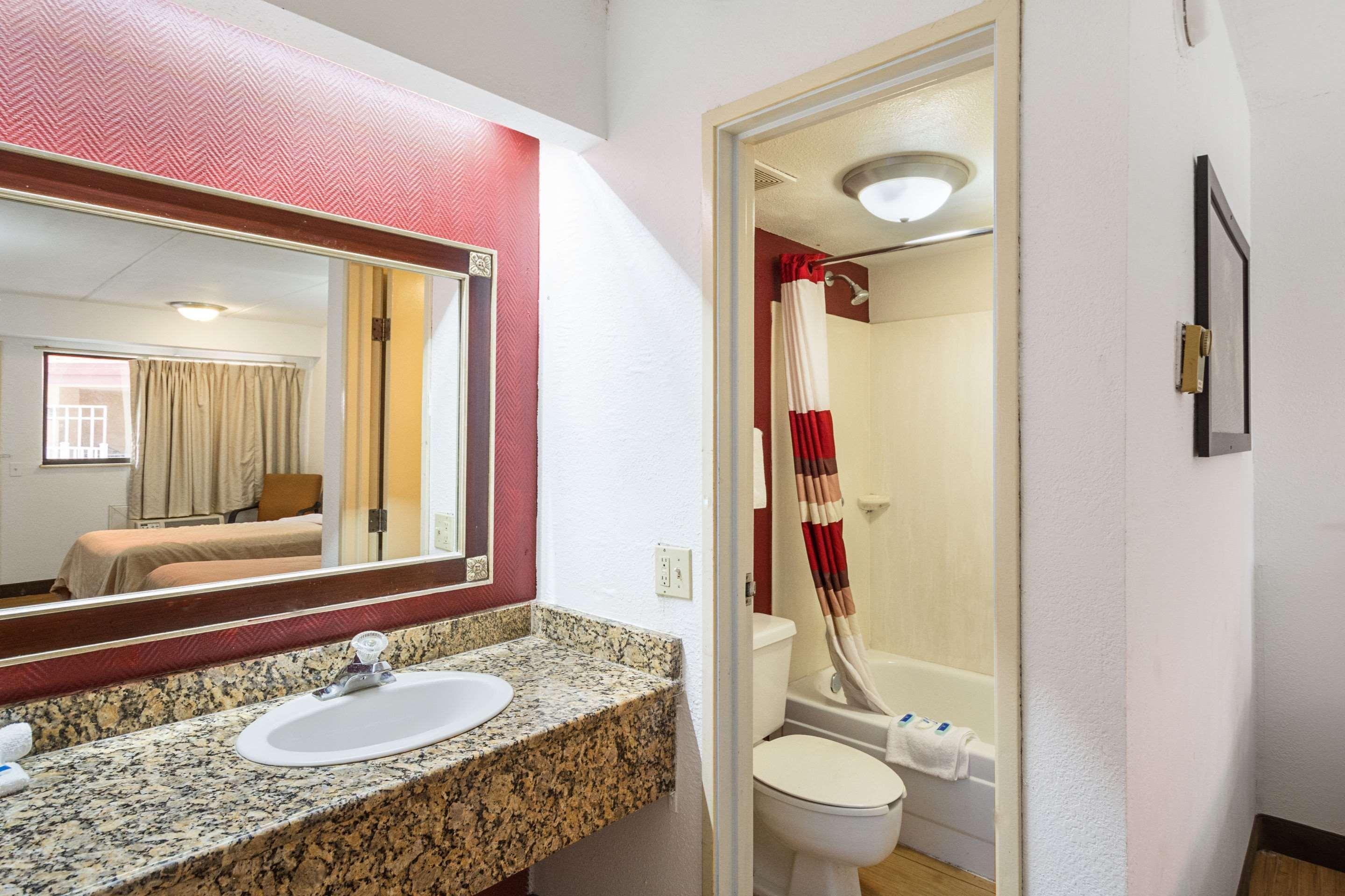 Bay Inn On Busch Тампа Екстер'єр фото