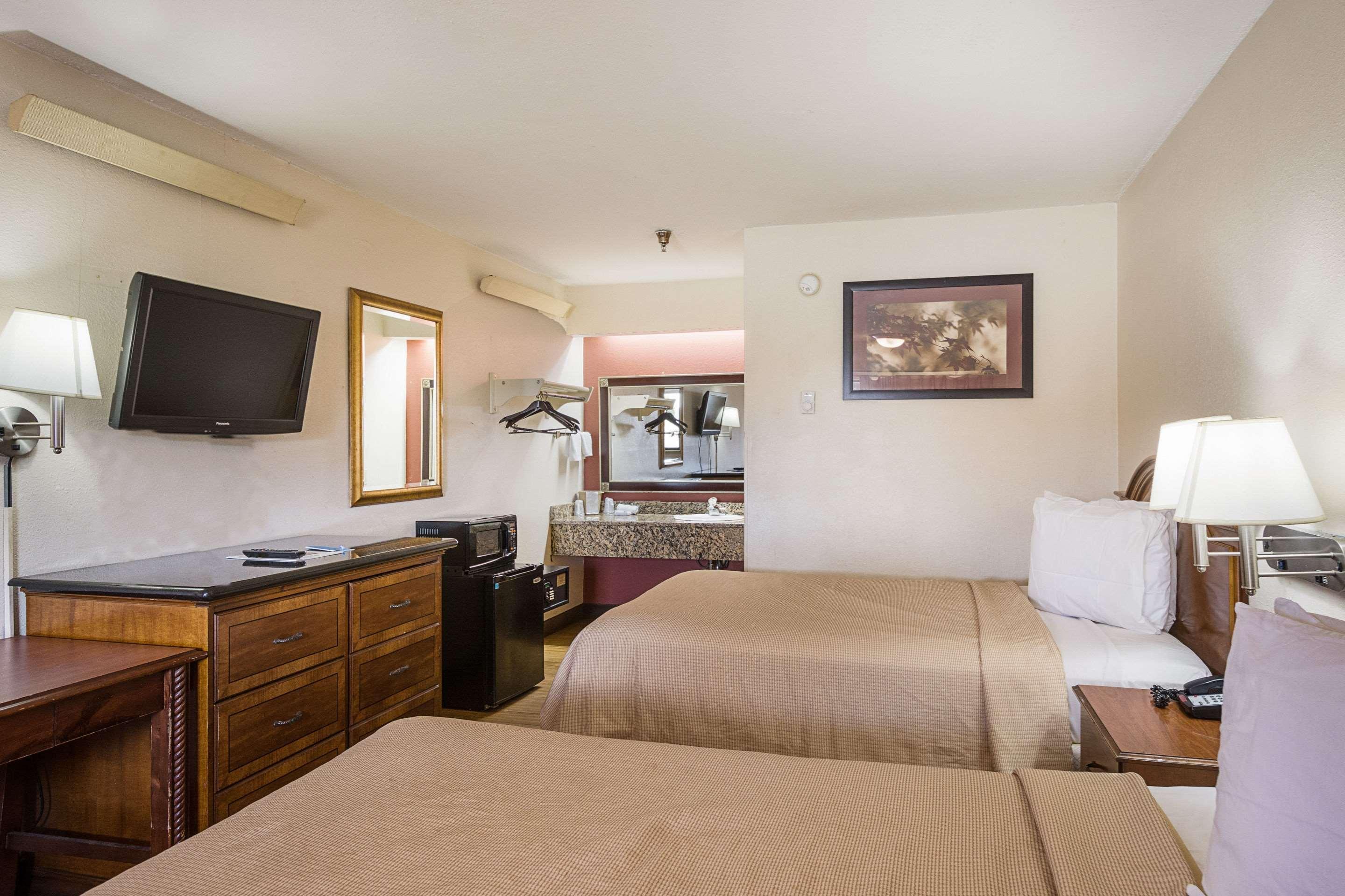 Bay Inn On Busch Тампа Екстер'єр фото