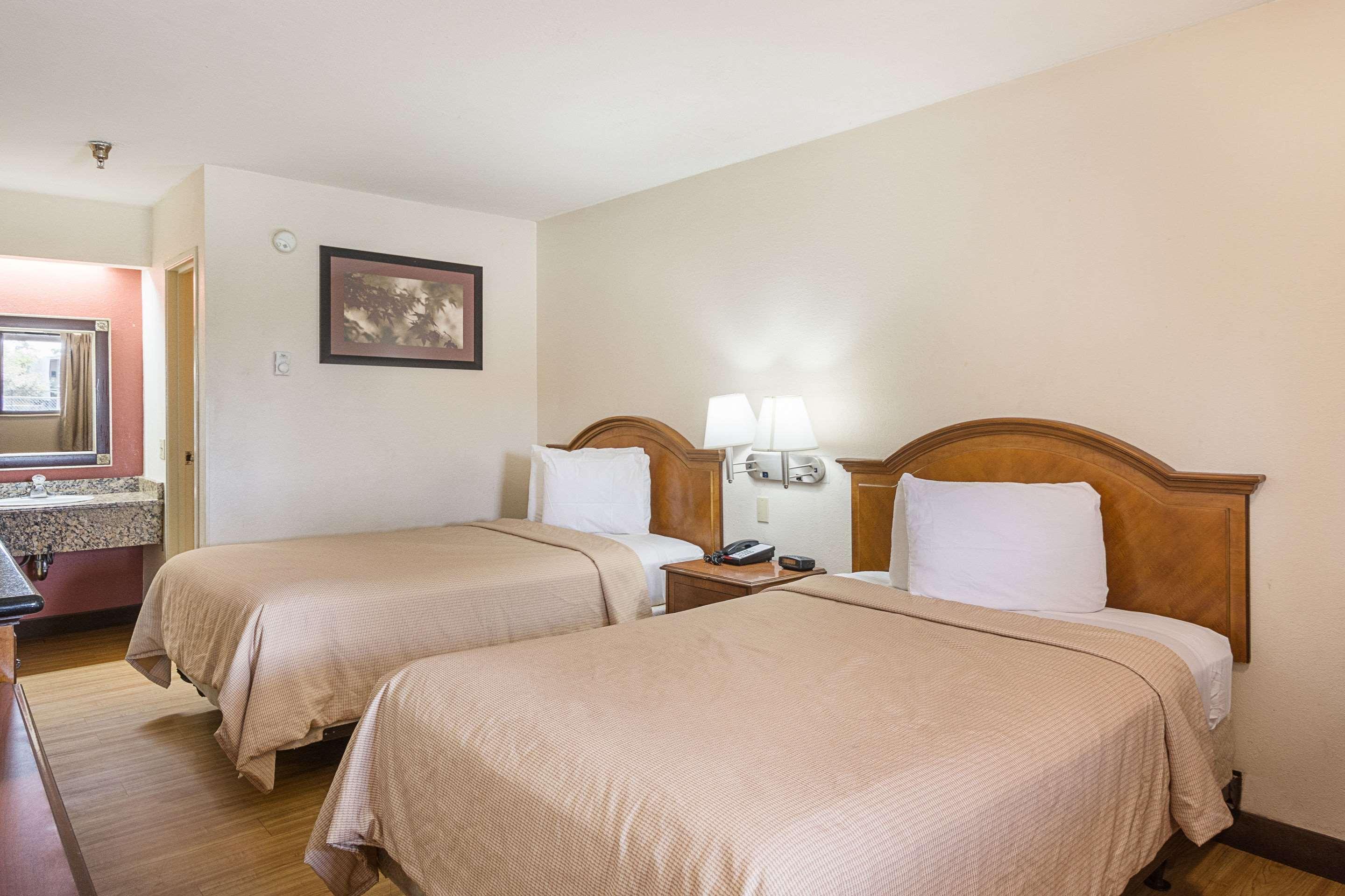 Bay Inn On Busch Тампа Екстер'єр фото
