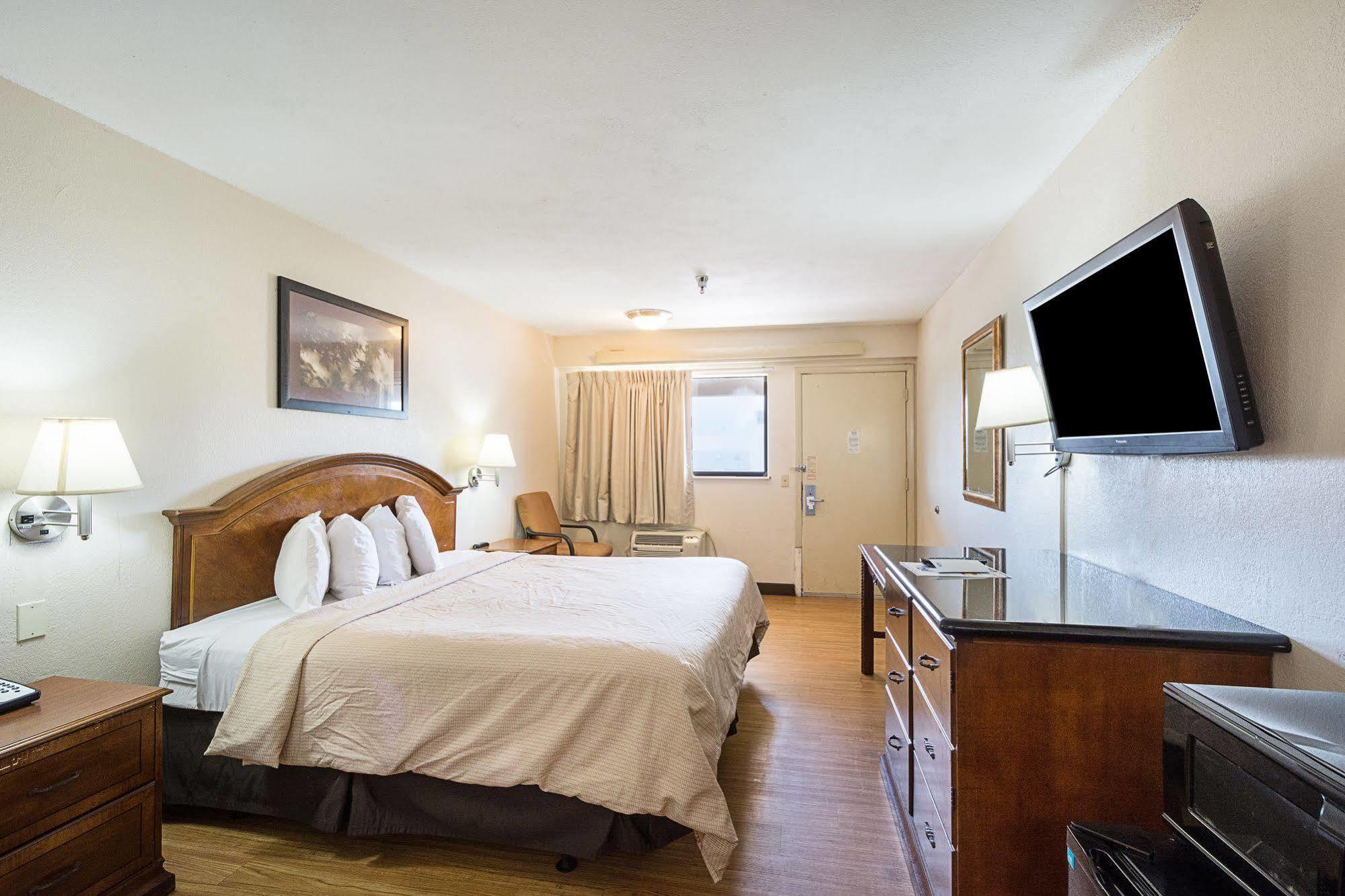 Bay Inn On Busch Тампа Екстер'єр фото